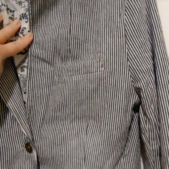 L.O.G.G. By H & M - Blazer Blue and White Stripes  with Revers Collar Pre Owned - Picture 3 of 11
